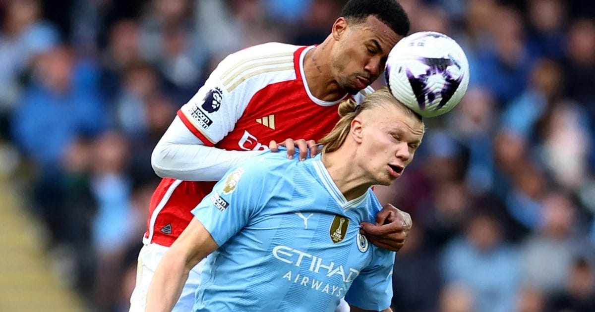 Arsenal and Manchester City players battling on the pitch during the Community Shield match
