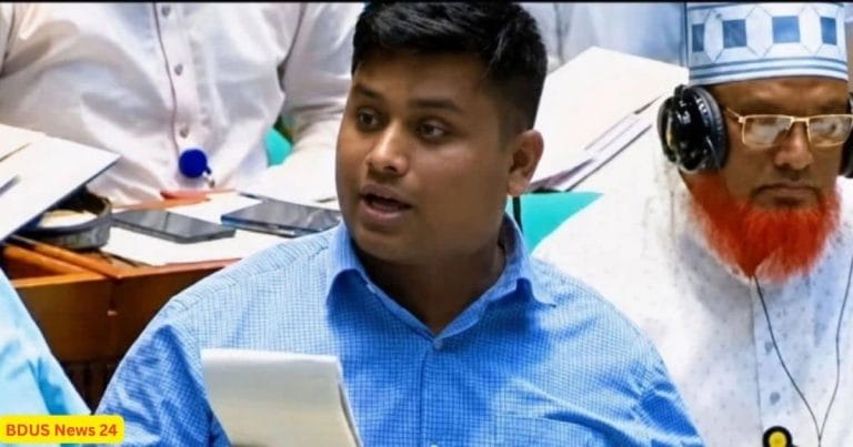 ব্রাহ্মণবাড়িয়ায় হাসনাত আবদুল্লাহর বক্তব্যের প্রতিবাদে মাদরাসা শিক্ষার্থীদের বিক্ষোভ মিছিলের দৃশ্য।