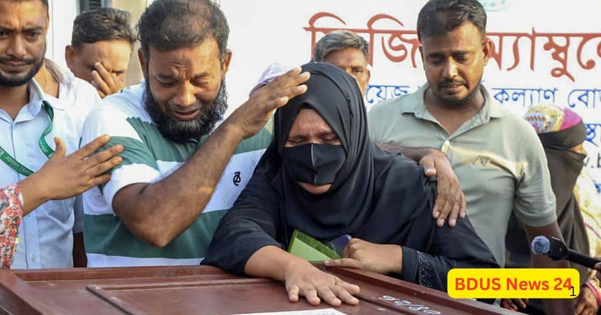 সৌদিতে সোফা কারখানায় আগুনে নিহত ৯ প্রবাসীর মরদেহ ঢাকায় পৌঁছানোর দৃশ্য ও স্বজনদের শোক