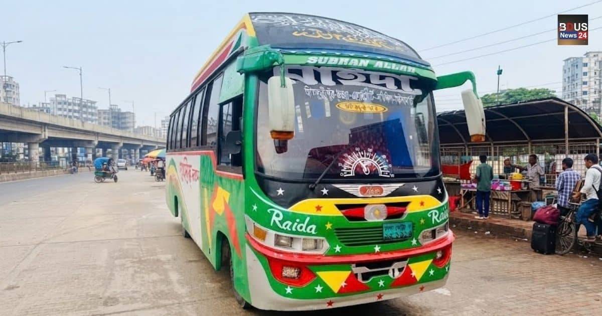 জ্বালানি তেলের দাম বাড়ার পর সড়কে অপেক্ষমাণ যাত্রীবাহী বাস