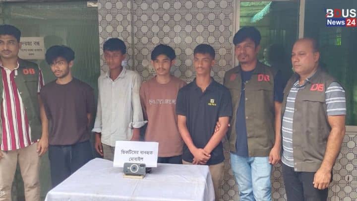 গ্রেপ্তারকৃত অপ্রতিমের খুনি ও উদ্ধার করা মোবাইল