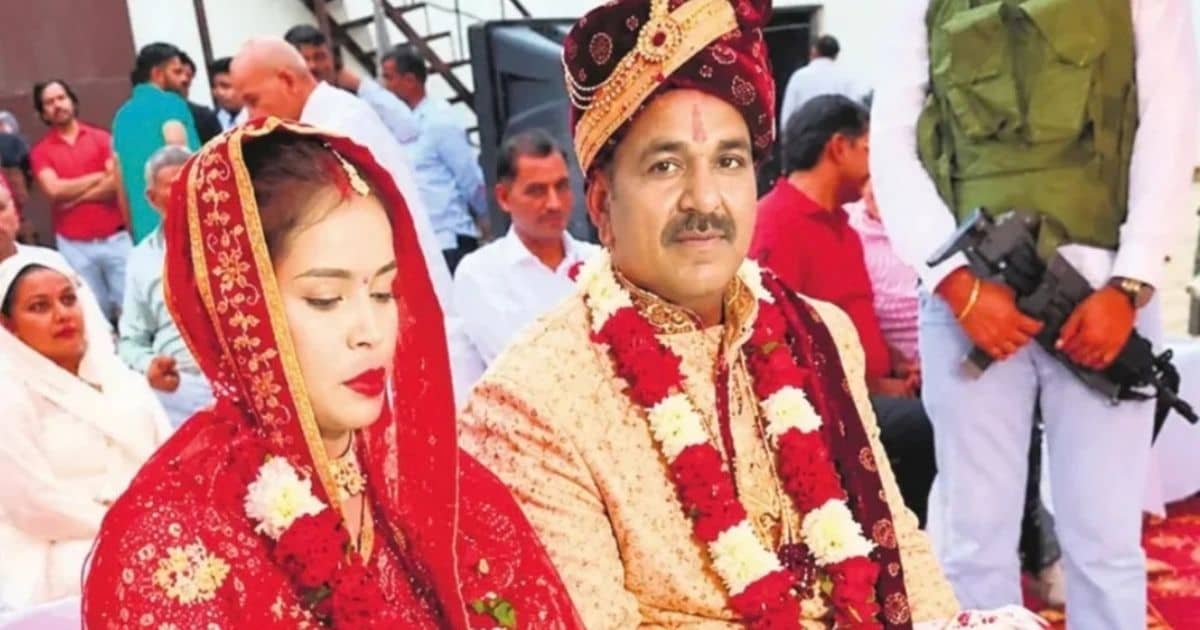 ১২ ঘণ্টার প্যারোলে মুক্তি পেয়ে কম্বোডিয়ান প্রেমিকাকে বিয়ে করছেন গ্যাংস্টার মাইনপাল ধিল্লা