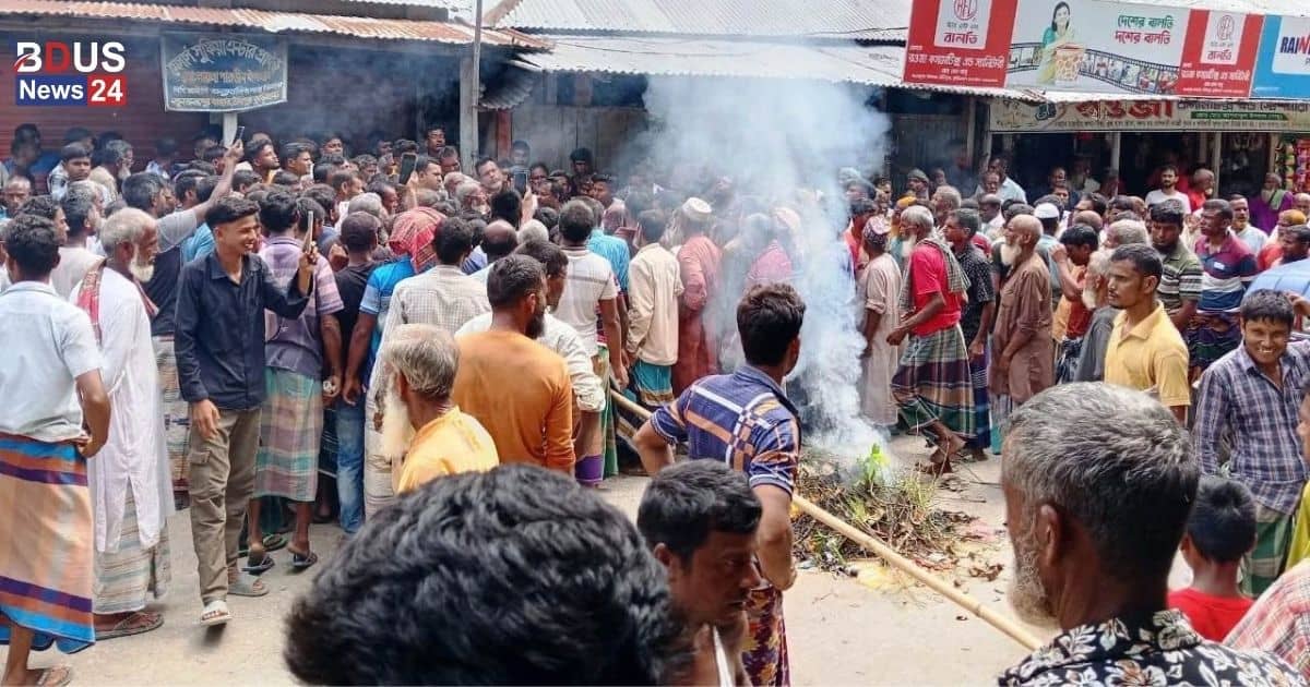 কুড়িগ্রামে সারের দাবিতে কৃষকদের সড়ক অবরোধ ও বিক্ষোভ