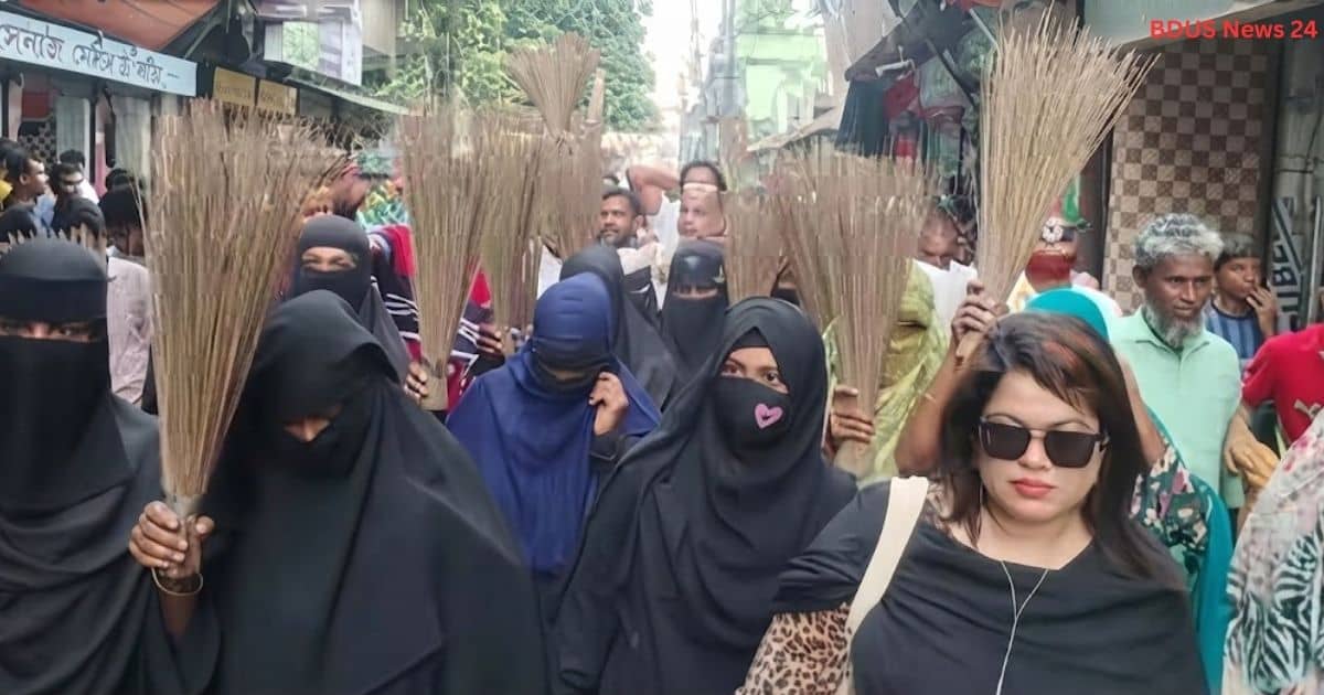 রুমিন ফারহানার বক্তব্য নিয়ে বিক্ষোভ মিছিলের ছবি