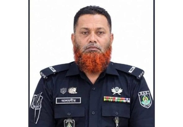 ফেনীতে মহাসড়কে চেকপোস্টে দায়িত্ব পালনকালে ট্রাকচাপায় নিহত এসআরবি কর্মকর্তা মো. আলমগীর হোসেনের ছবি।